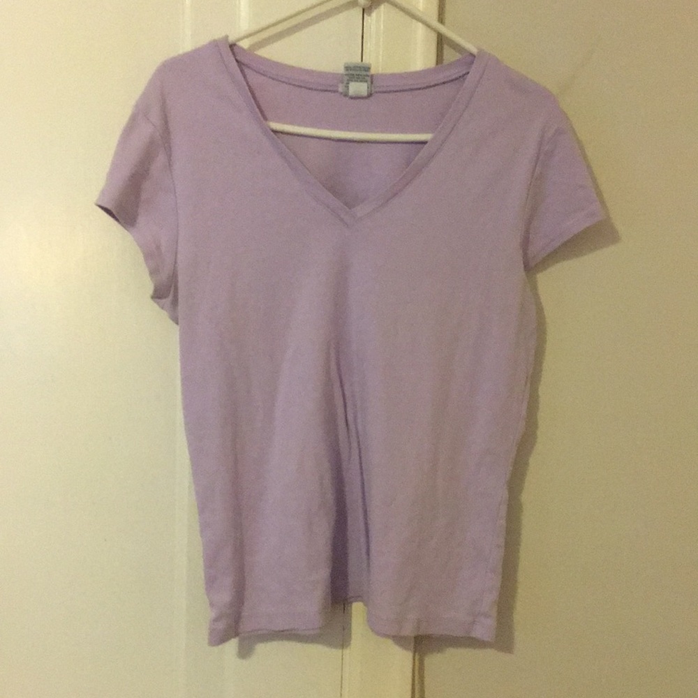V-neck t-shirt